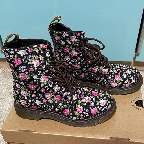 Dr Martens Page Floral Black Canvas Lace-up Boots Size 5 - Picture 2 of 8
